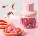 مینی خردکن شارژی اورجینال سه تیغه | خرد کن برقی صورتی دستی برای پیاز، سیر، هویج و غذای کودک - تصویر 4